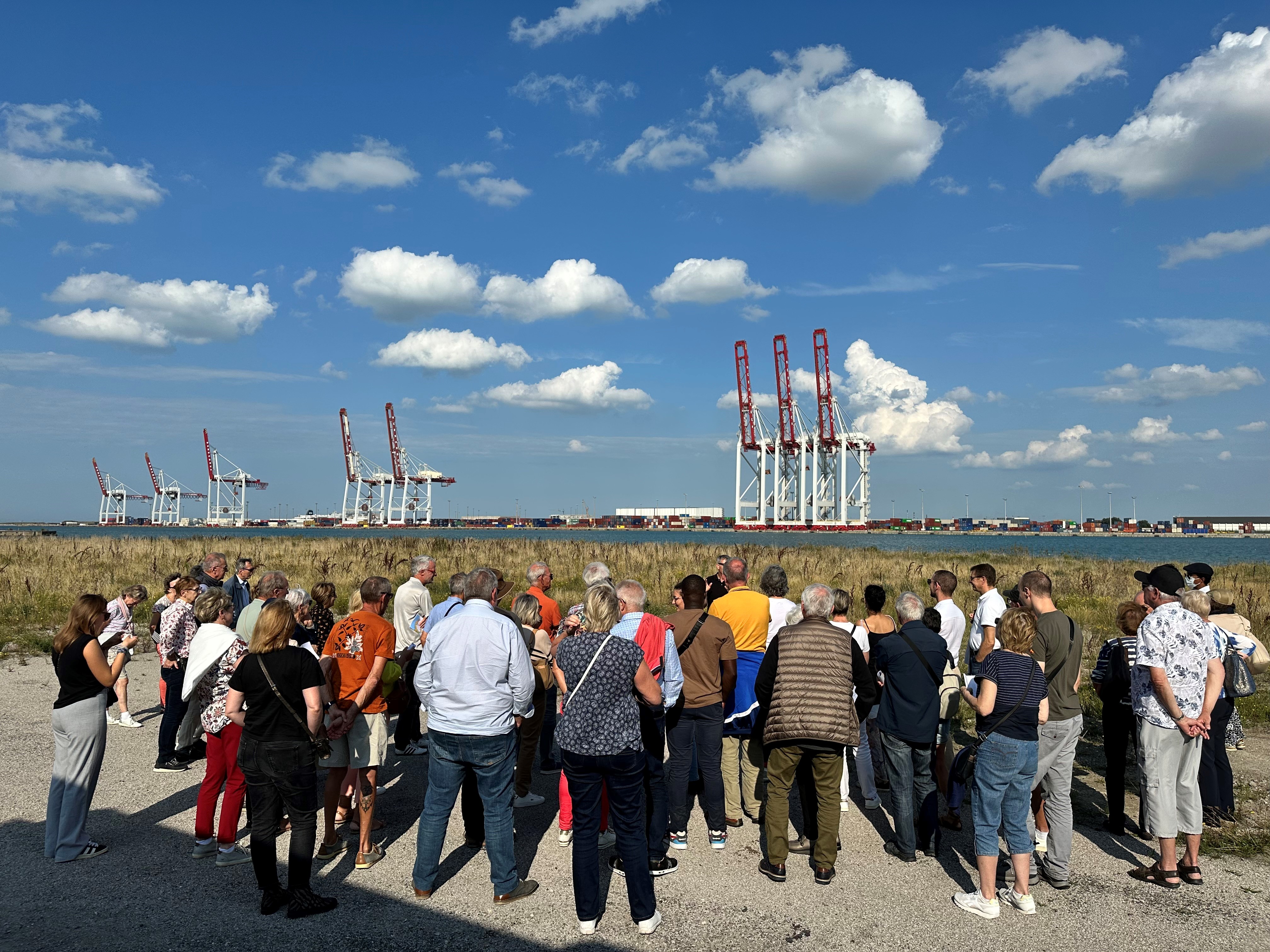 Visite groupe JEP 2024 face au terminal de flandre